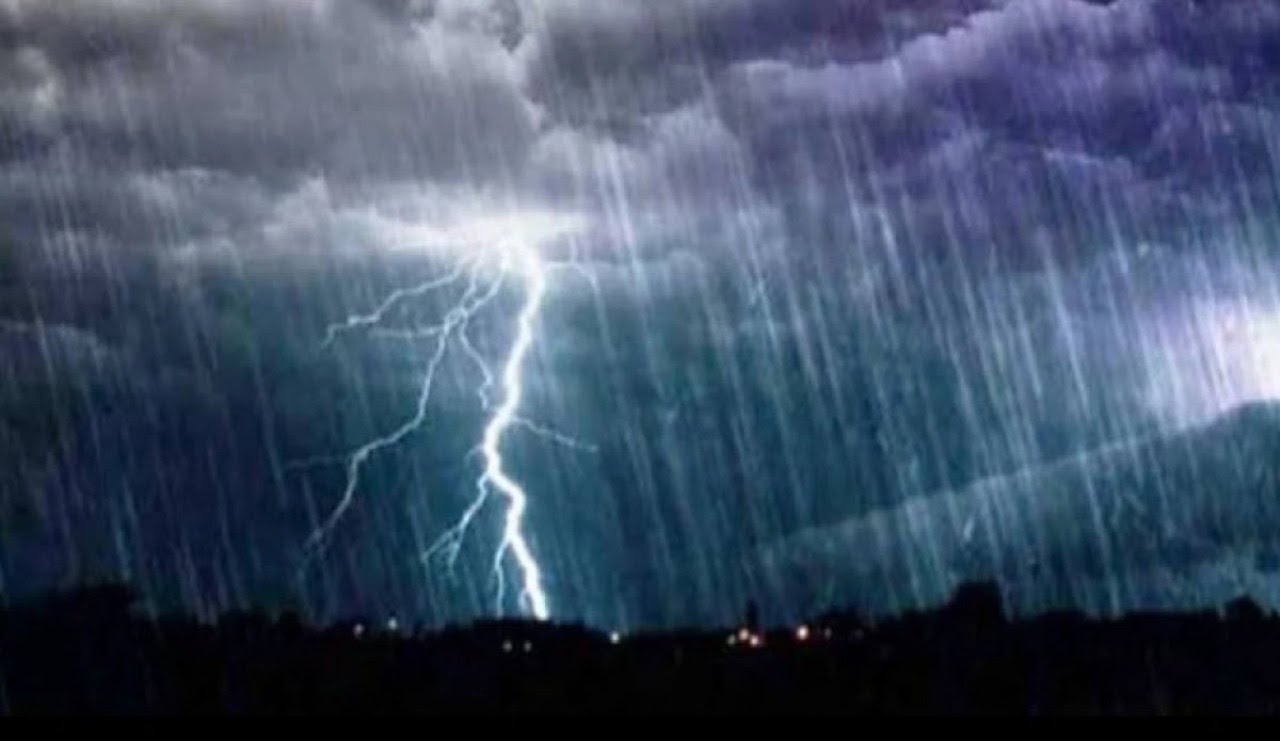 ilustrasi.-hujan-petir